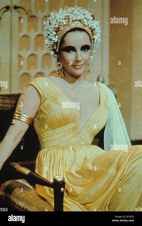 Liz taylor cleopatra hi-res stock photography and images - Alamy