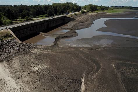 Dürre in Uruguay Wenn aus der Leitung nur noch Salzwasser kommt SZ de