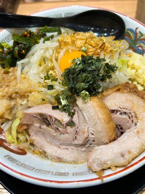 ラーメン豚山 武蔵小杉店 汁なし小ラーメン＋辛ニラ ニンニク、カラメ、アブラ、刻み海苔 うわーっ‼️ めっちゃ美味ーーーい😍💕💕 濃いめのタレ