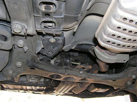 Toyota RAV4 rear engine mount replacement