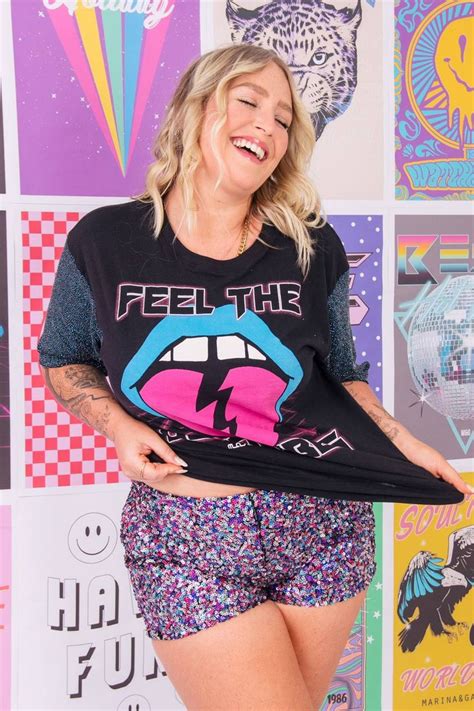 SHORT HOT PANT PAETÊ ROSA Marina Gabriella Roupas Femininas Loja Online Oficial