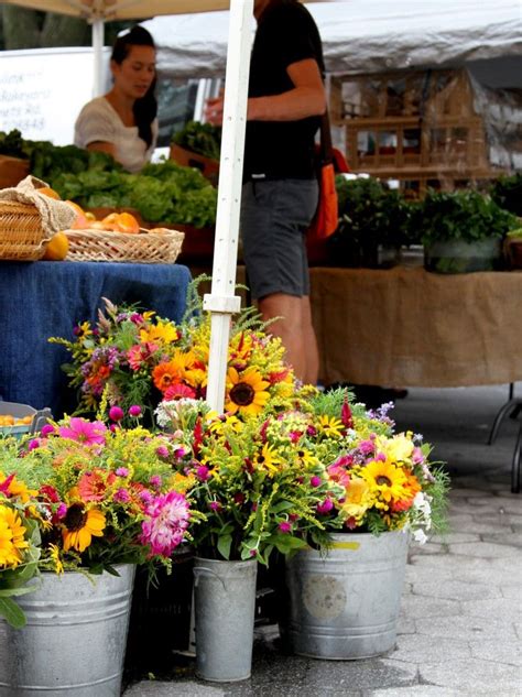 Get The Look Farmers Market Flowers Gardenista Farmers Market