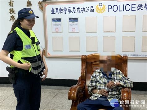 失智男街上遊蕩 熱心警助返家