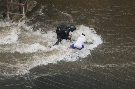 Chuva Provoca Pontos De Alagamento Em Sp E Rio Transborda Na Zona Leste