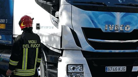 Albisola S Morta Donna Investita Da Un Camion In Corso Mazzini La