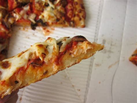 Review: Papa John's Pan Pizza