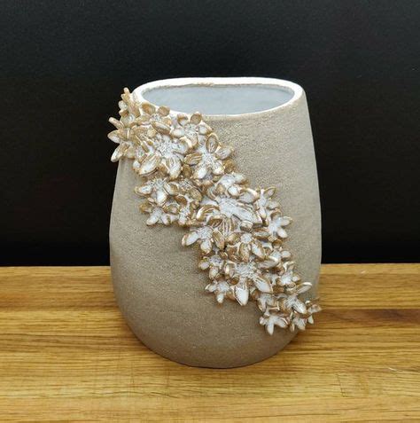 Handmade ceramic vase with intricate flower petal detail | Handgemaakte ...