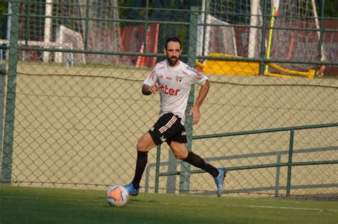 São Paulo terá de negociar cinco jogadores em fim de contrato veja