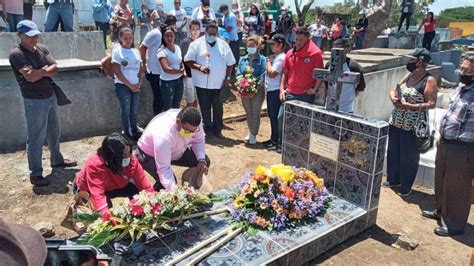 Rinden Homenaje A Policía Asesinada Durante Intentona Golpista Radio La Primerisima