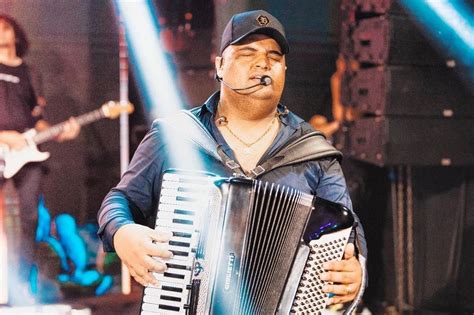 Forró Pesado Escute o novo CD de Tarcísio do Acordeon Sua Música