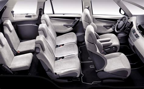 Citroen C4 Picasso interior - Car Body Design