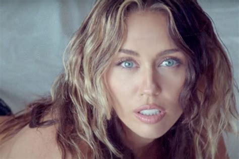 Miley Cyrus Aposta Em Lado Intimista Para ‘jaded’ Assista Ofuxico