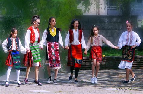 Детско Великденско хоро