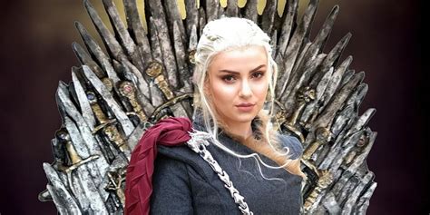 Game Of Thrones Regal Daenerys Cosplay Takes Her Place On The Iron Throne