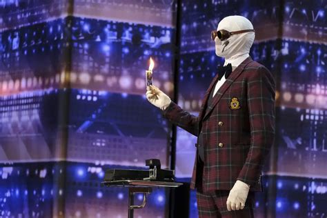 America's Got Talent: Watch Klek Entos Creepy Masked Magician (Video)