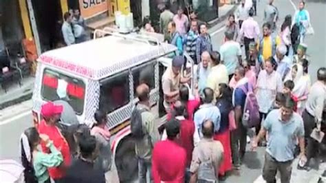 Woman Beat Up Man In Front Of Police On Mall Road In Shimla Kicked And