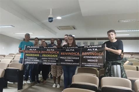 Moradores do bairro Planície Alta fazem manifestação na Câmara