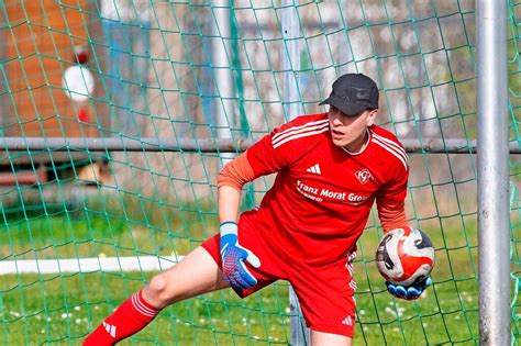 Der Fc L Ffingen Schaltet Den Fc Neustadt Aus Landesliga Staffel