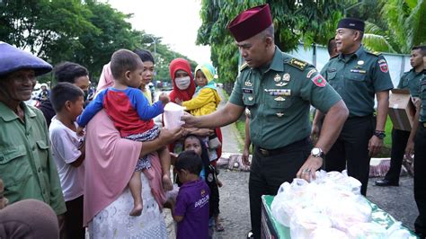 Pembagian Takjil Gratis Pererat Silaturahmi Pendam Hasanuddin Dengan