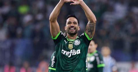 Vasco Deve Embolsar R Milh Es Venda De Luan Do Palmeiras