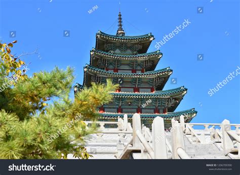 Gyeongbok Palace Hanbok In Spring: Over 346 Royalty-Free Licensable ...