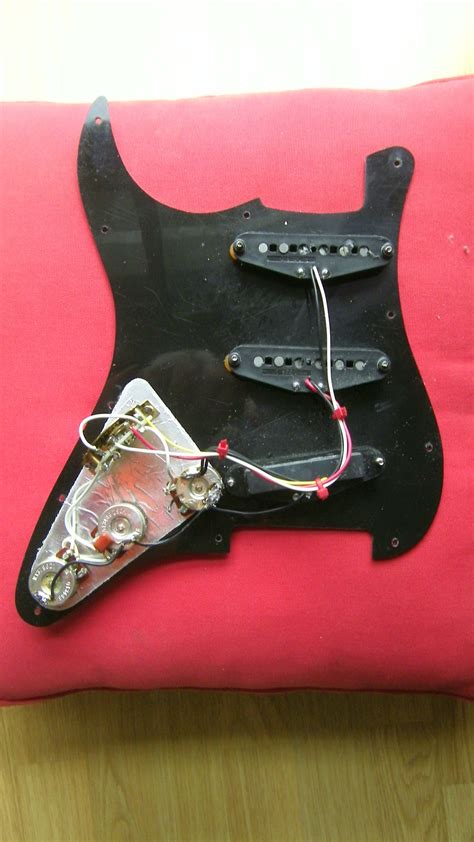 Pre Wired Strat Pickguard Custom Shop Fat 50s SSS Fender Audiofanzine