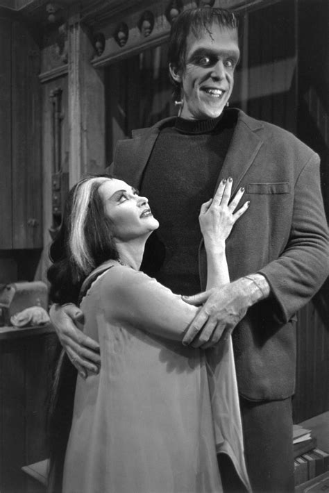 The Munsters Yvonne De Carlo Fred Gwynne 1964 The Munsters Yvonne De Carlo Munsters Tv Show