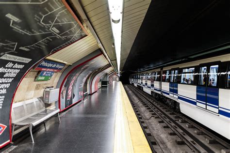 Photo series feat. red line 2 of the Metro of Madrid