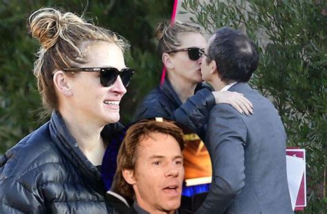 Marriage In Crisis Julia Roberts Caught Kissing Another Man Photos