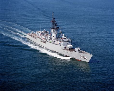 Uss Mccandless Ff 1084 Knox Class Frigate Usa Barcos Buque Submarino