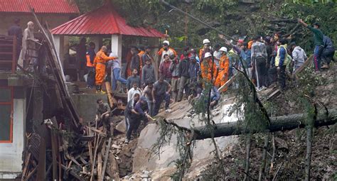 Destrucción Muertos Y Desaparecidos Dramático Deslizamiento De Tierra