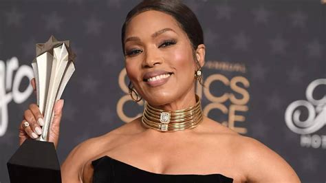 Angela Bassett 2022 Oscars