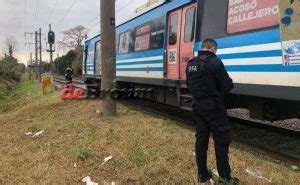 Adrogu Una Formaci N Del Tren Roca Arroll A Una Mujer En Un Paso