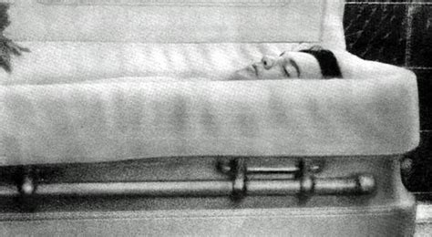 Elvis Dead Body In Coffin