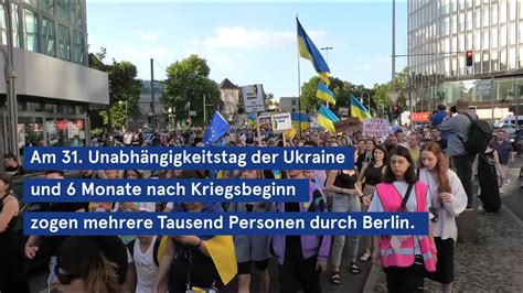 Unabh Ngigkeitstag Der Ukraine Mehrere Tausend Personen Ziehen Am