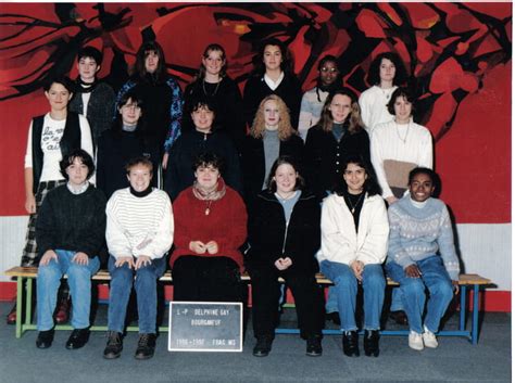 Photo de classe 1ère BAC Secrétariat de 1996 Lycée Professionnel Delphine Gay Copains d avant