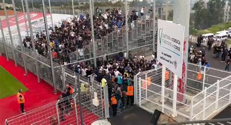 Ac Ajaccio OM tension autour du stade à l arrivée des supporters de