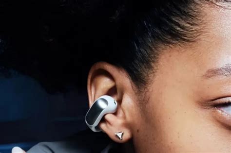 Bose Open Ear Clips Tws New High End And Unusual Earbuds Leak With Unique Design