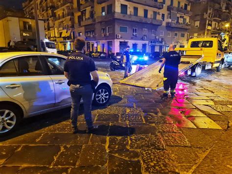 Napoli Controlli In Piazza Del Carmine Sequestrati Veicoli Privi