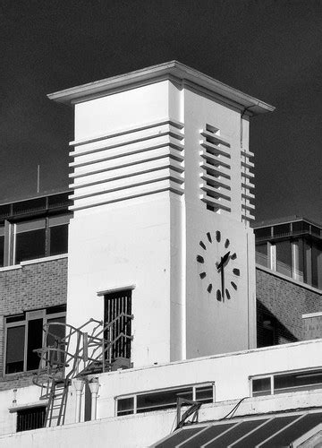 Surbiton The Clock Tower On The Art Deco Surbiton Railway Flickr