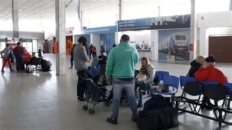 Paro Del Tren Roca Largas Filas En Las Paradas De Colectivos Y