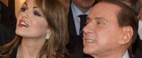 Silvio Berlusconi E Francesca Pascale Cercano Casa Palazzo Grazioli