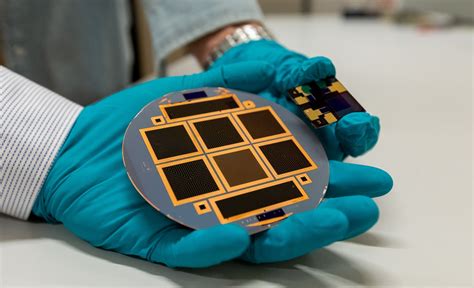 Researchers Push Four Terminal Perovskite Silicon Tandem Cells To 30