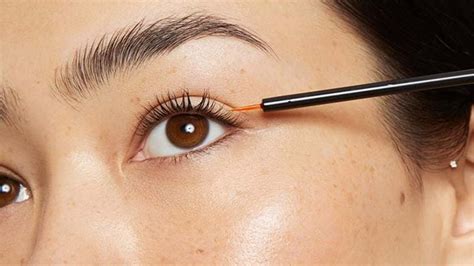 Do Lash Serums Work Two Experts Weigh In Chatelaine