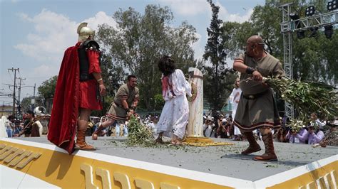 Dolor Pasión Y Calor Las Fotos Del Viacrucis De Semana Santa 2022 En