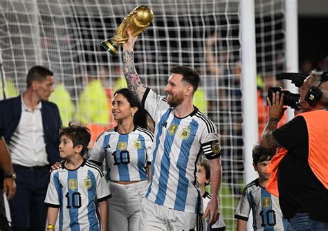 Lágrimas y cánticos de 83.000 hinchas de Argentina: el emotivo momento