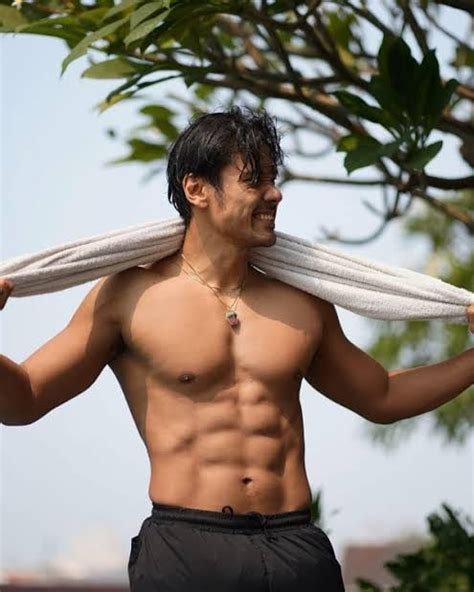 Indonesian Actor Chicco Jerikho Height 179cm510 Weight Unknown Natty Or Juice R