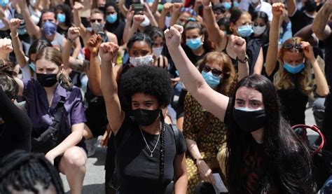 La Vague De Manifestations Anti Racistes Atteint LEspagne Et LItalie