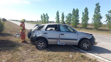 Una camioneta perdió el control y chocó en la autopista Rosario Córdoba