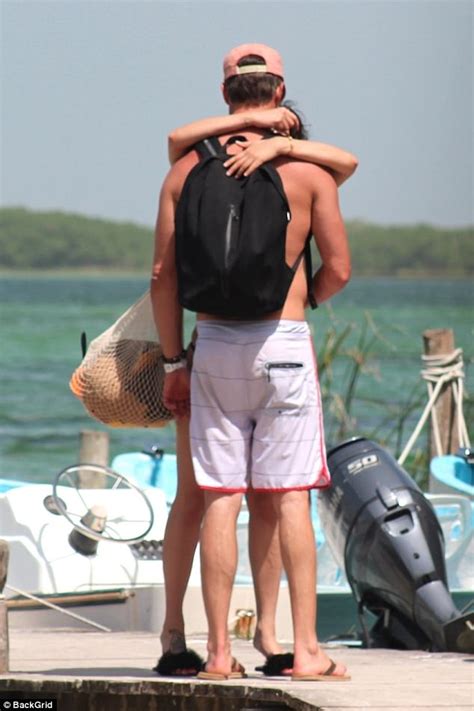 Josh Duhamel And Bikini Clad Eiza Gonzalez Pack On Pda In Mexico Daily Mail Online